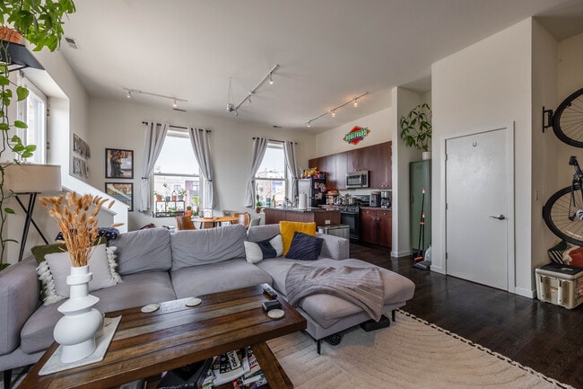 Building Photo - 2401 W North Ave Unit 203 Rental