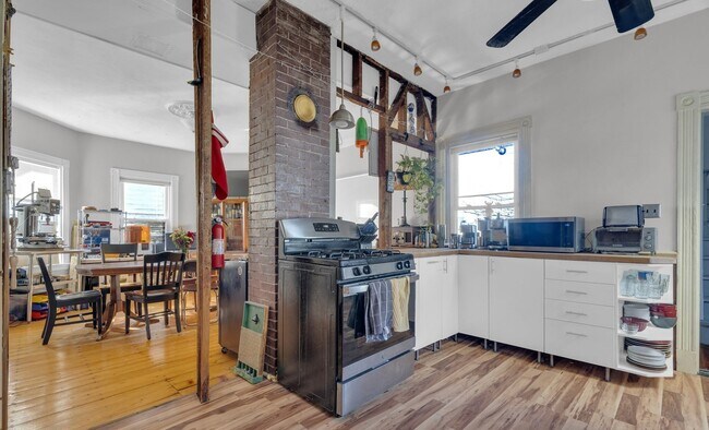 Building Photo - 5 Sachem St Unit 3