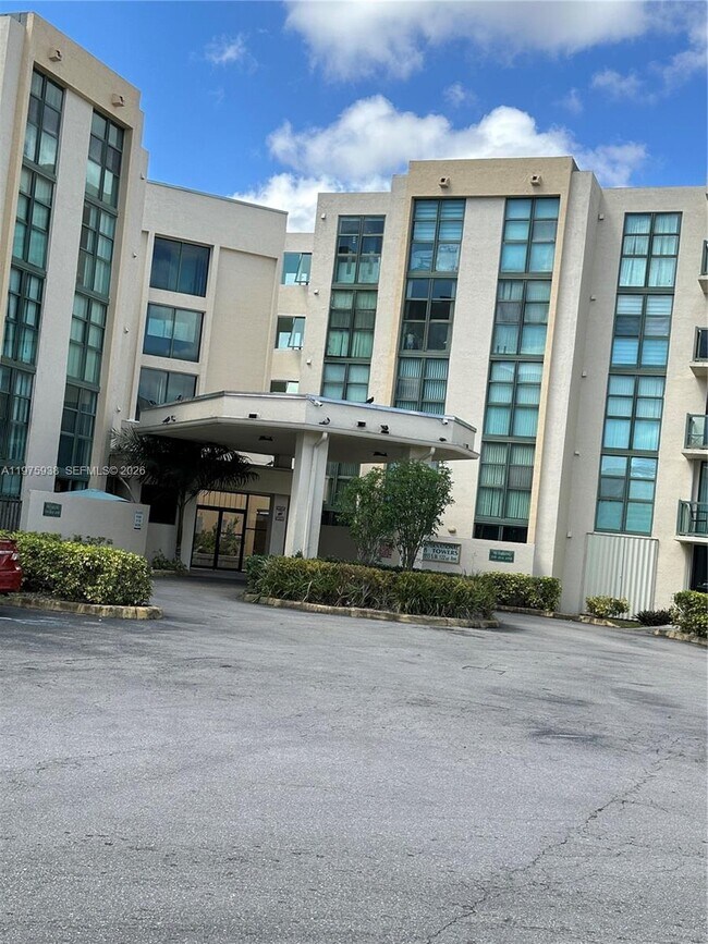 Building Photo - 2055 SW 122nd Ave Unit 425