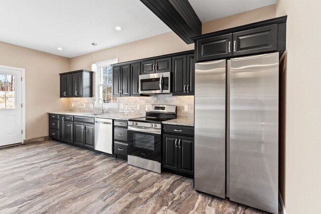 Building Photo - 6 Latchkey