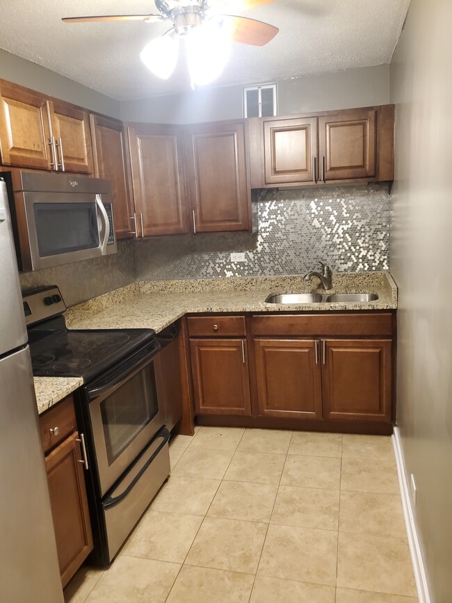 Photo - 5100 N Marine Dr Unidad 23F