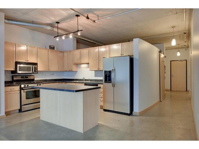 Photo - 720 N 4th St