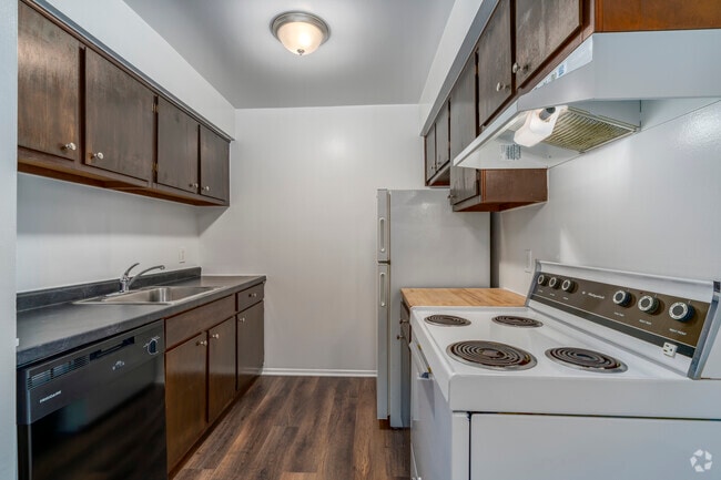 The Summit 2BR, 1BA - 1,120SF - Kitchen