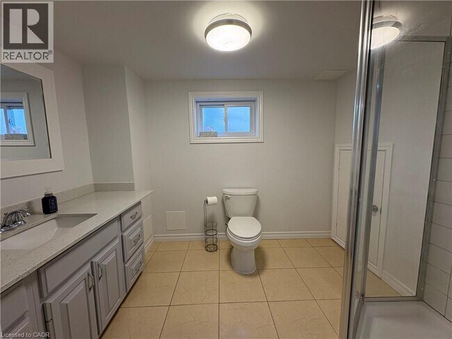Photo - 285 E 28th St