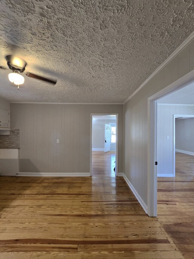 Photo - 880 Franklin Turnpike