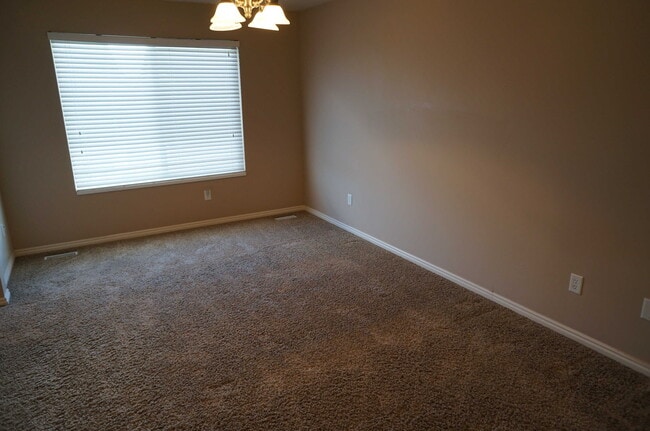 Photo - 944 Longleaf Dr