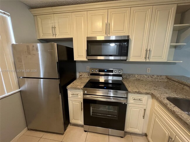 2740 Forest Hills Blvd Unidad 202