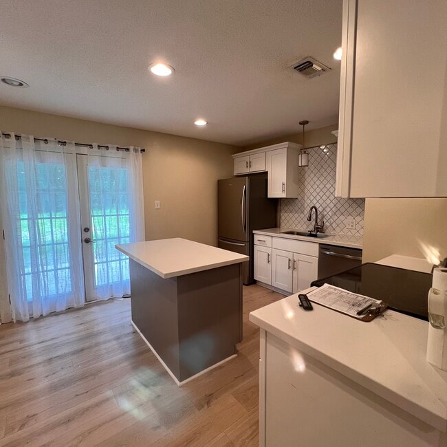 Photo - 106 Whispering Pines Loop