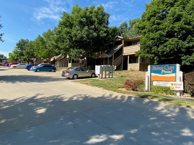 Building Photo - Briar Cliff Point