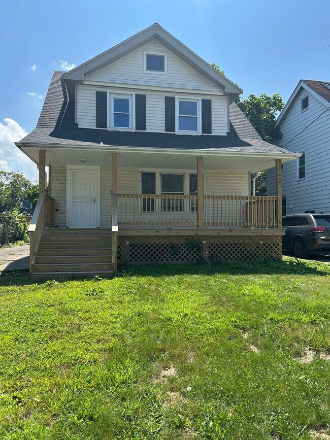 Building Photo - Coming Soon! Section 8 Accepted! Newly Ren... Rental