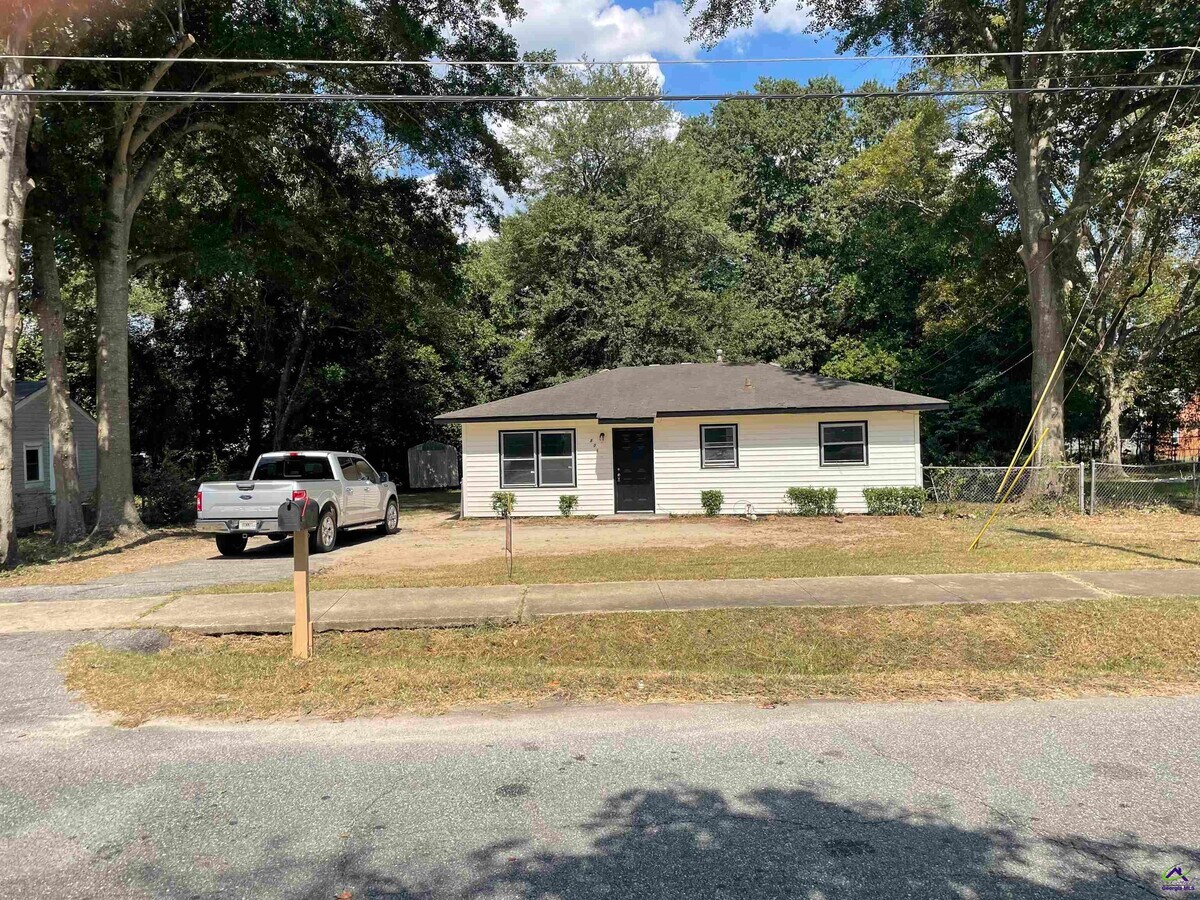 Photo - 805 Crestwood Terrace House