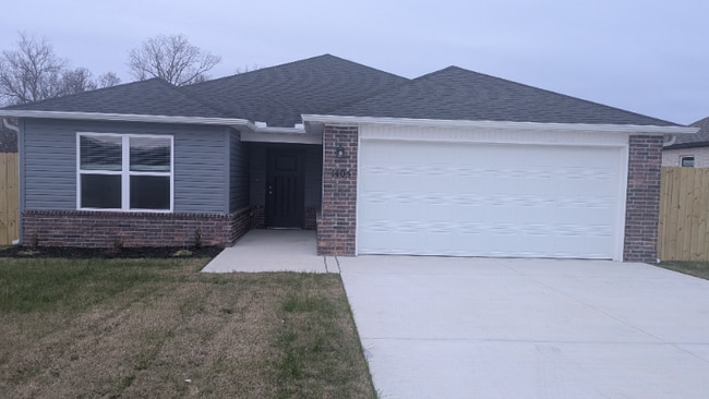 Photo - 1405 E Latium St