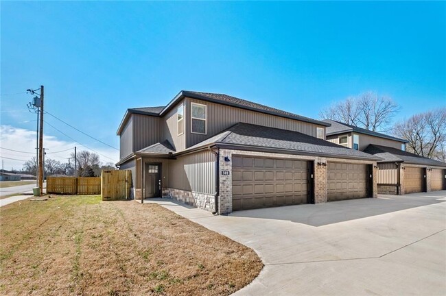 Building Photo - 501 W Arkansas St Rental