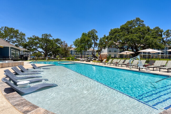 Estraya Boerne