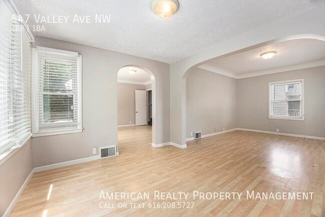 Photo - 547 Valley Ave NW