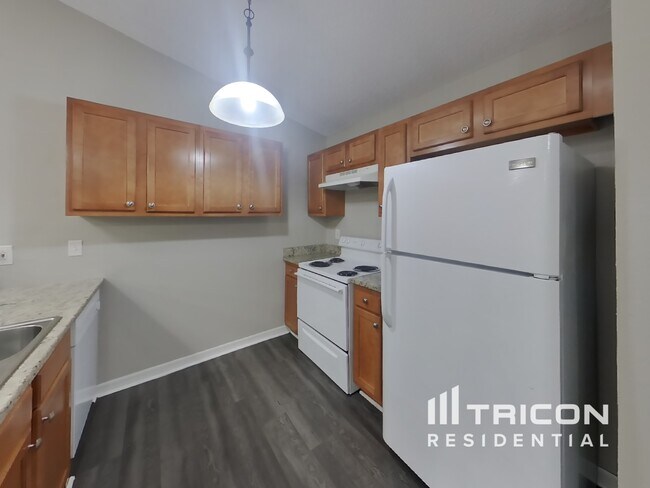 Photo - 2031 Helm Ln