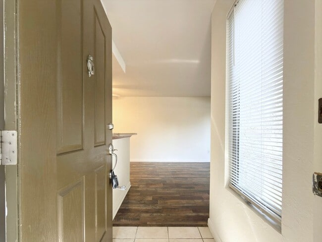 Photo - 432 Edgehill Ln