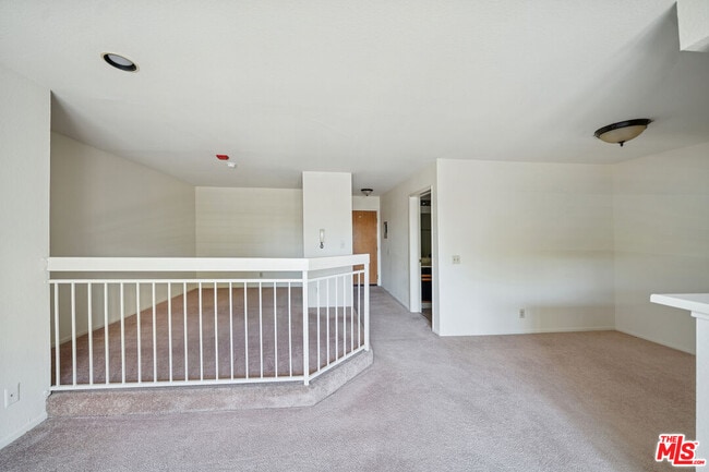 Photo - 1519 N Martel Ave Unidad 211