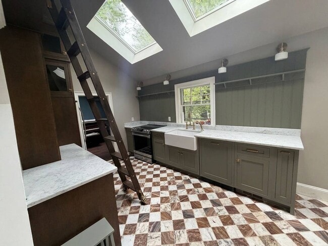 42 Forest St