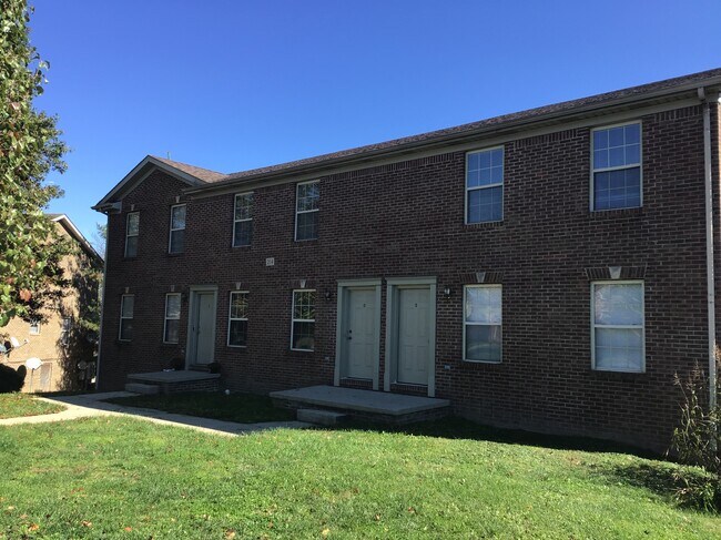 Front of Building - 214 Shamrock Ln Townhome