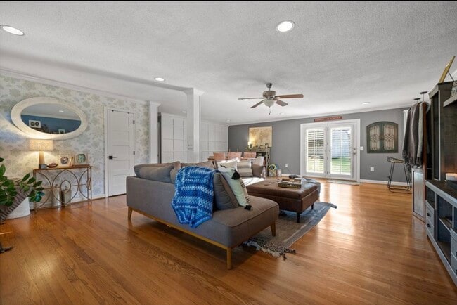 Photo - 1627 Fernwood Cir