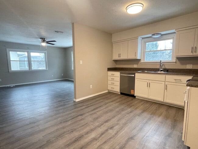 Photo - 2043 S Sagamont Ave