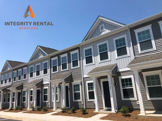 Building Photo - BEAUTIFUL 2 Bedroom Townhome in MIDLAND AVAILABLE