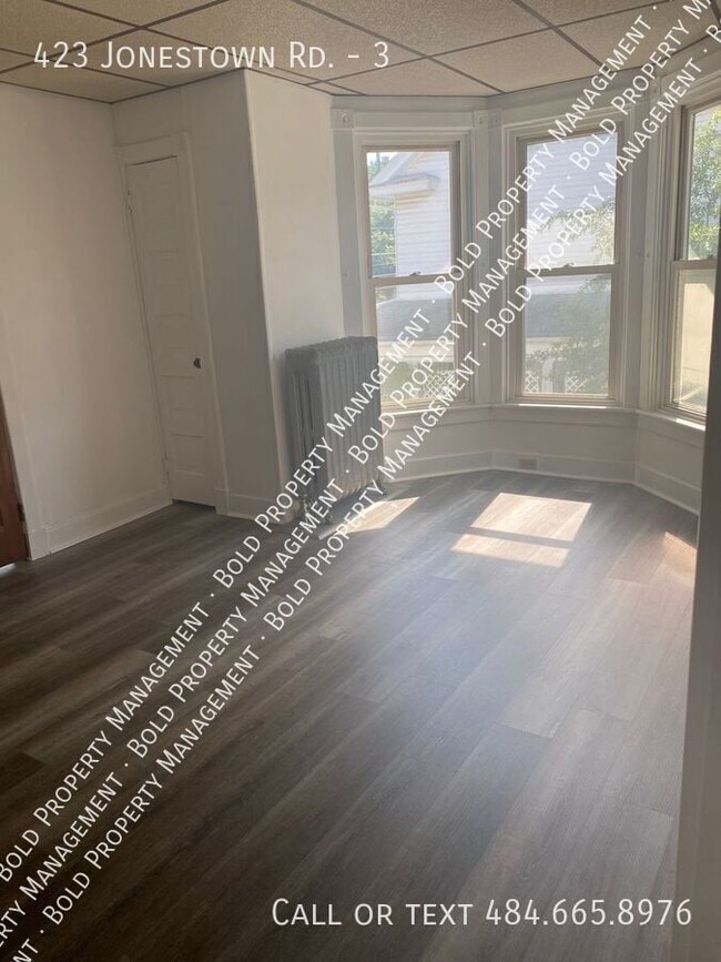 Photo - 423 Jonestown Rd Unit 3