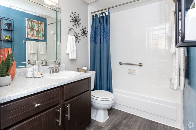 1BR,1BA-670SF - Canopy on Central