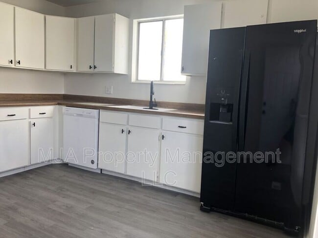 Photo - 4936 S La Brea St