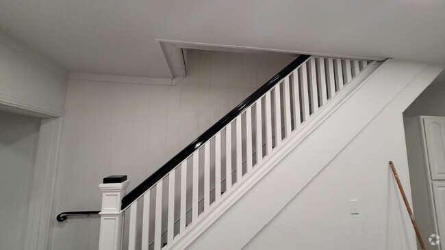 Building Photo - 119 S 11th St Rental