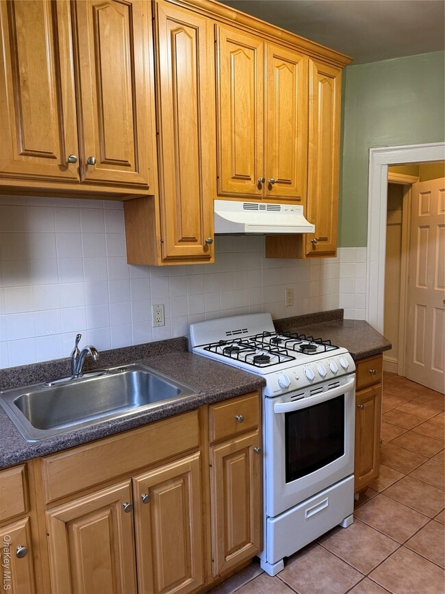 Building Photo - 322 Jericho Tpke