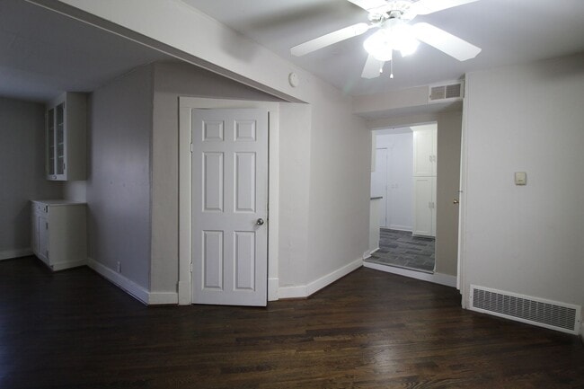 Photo - November Free On This 2 Bedroom 1 Bath Bun...