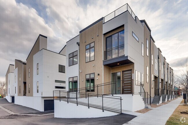 Building Photo - Sunnyside 3 Bedroom Townhomes for Rent