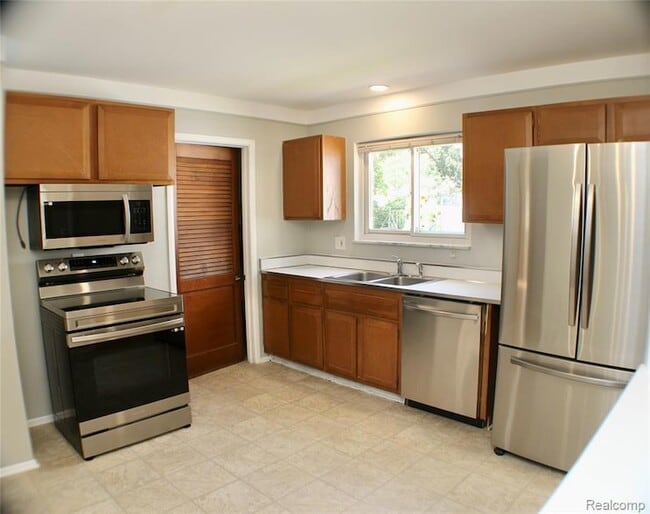 Photo - 808 Wellesley Ave