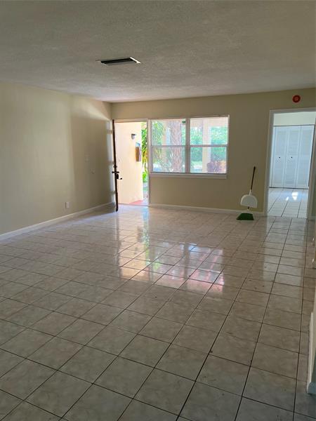 Building Photo - 7800 NW 37th Dr Rental