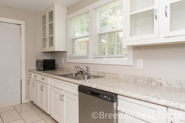 Photo - 207 Jefferson St