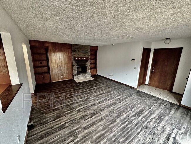 Photo - 7000 Woodlake Dr