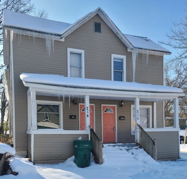 Building Photo - 212 E Belmont St Rental