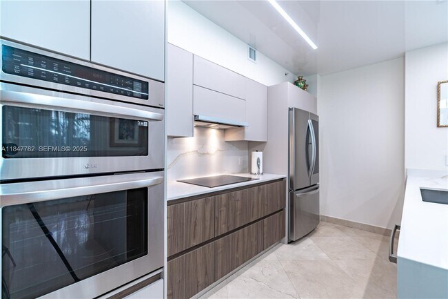 Building Photo - 17555 Atlantic Blvd Unit 508