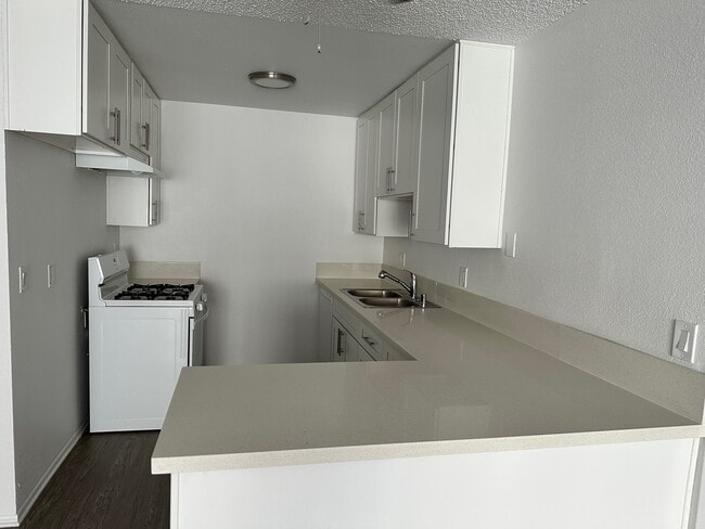 Photo - 18414 Collins St