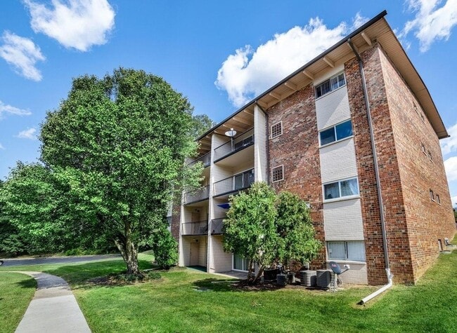 Building Photo - 7700 Arehart Dr Unit 1212