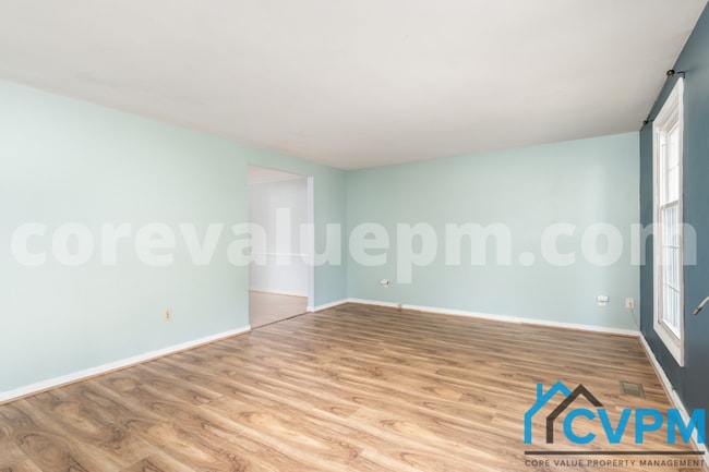 Photo - 723 Snowdon Ln