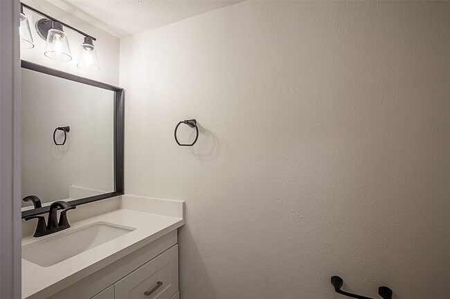 Photo - 6317 Ivanhoe Ln