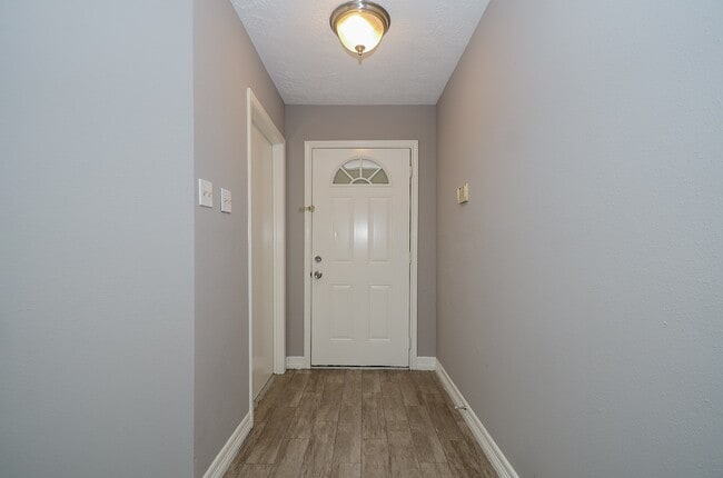 Building Photo - 8319 Bird Run Dr
