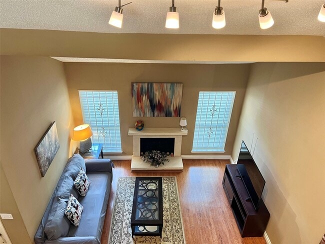 Photo - 1962 Augusta Dr