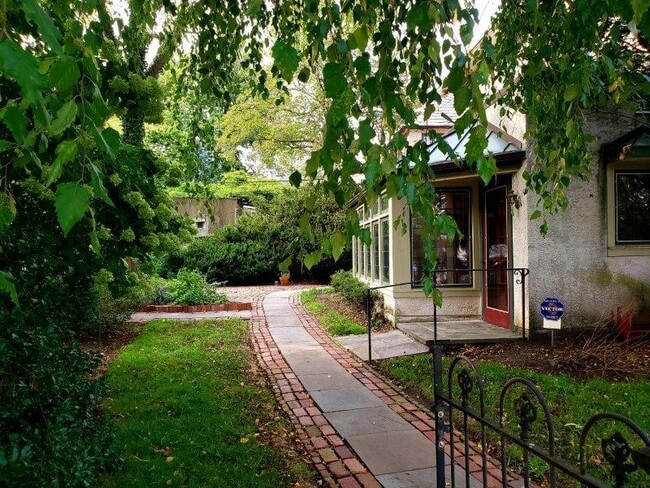 Building Photo - 7900 Germantown Ave Unit 2B