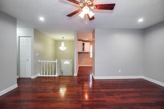 Photo - 1676 Laramie Dr