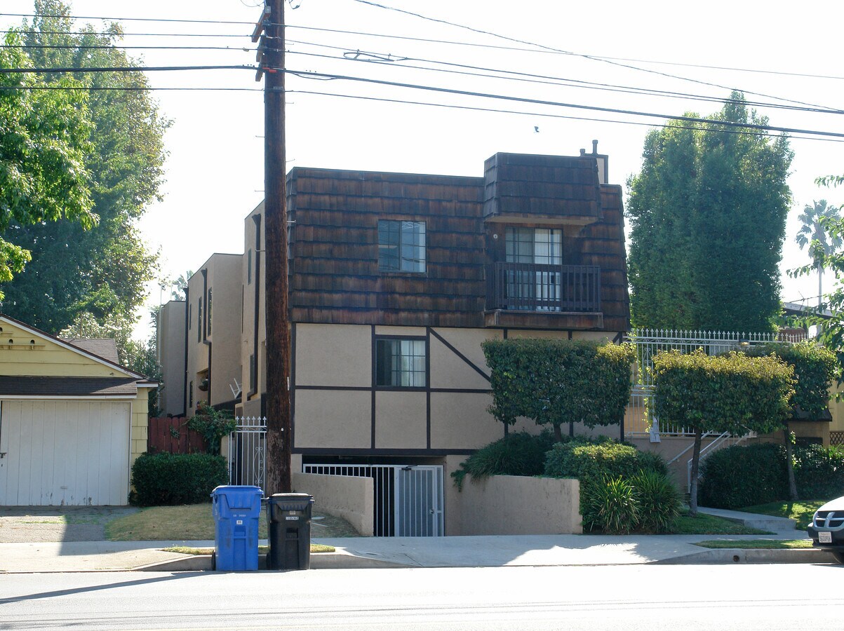 Photo - 5112 Kester Ave Apartments