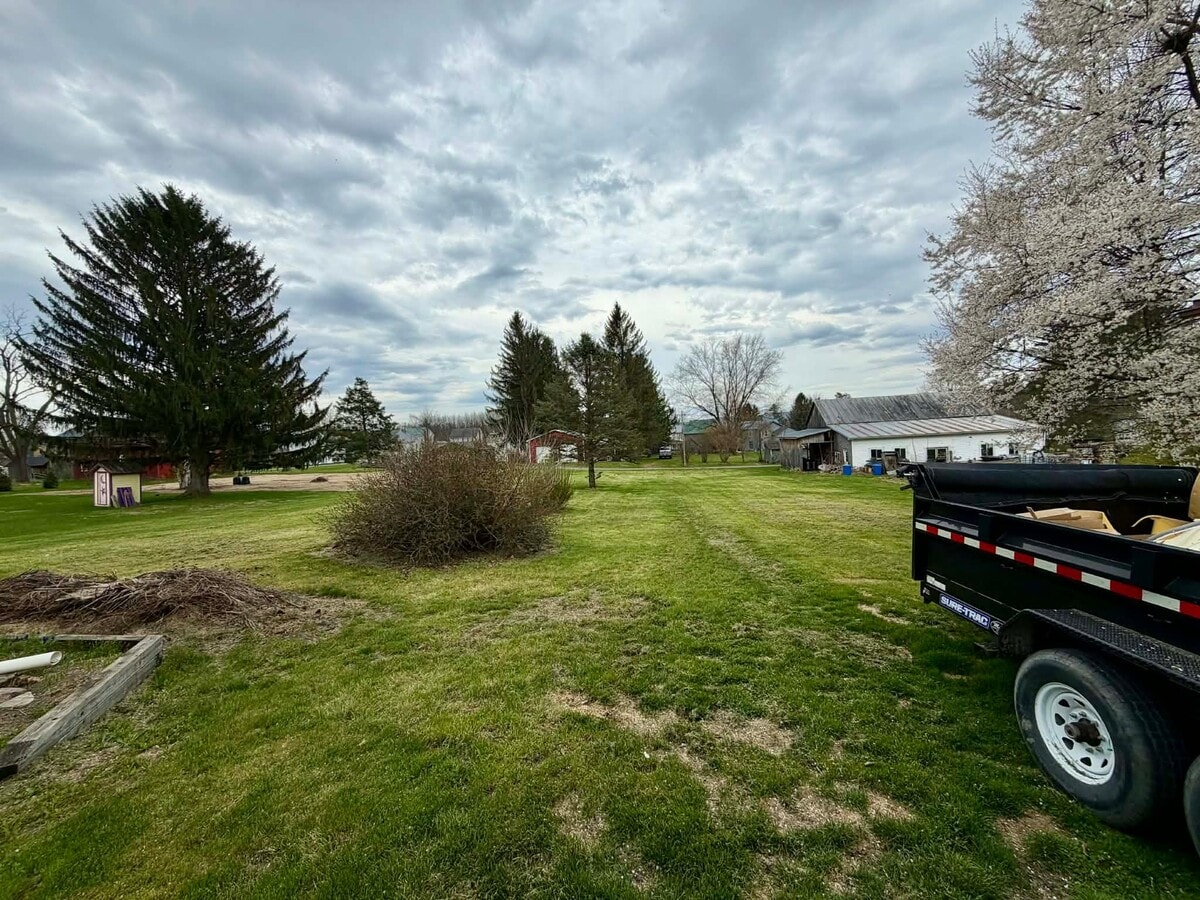 Photo - 327 W Plum St